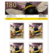 Briefmarken CHF 1.80 «Hummel», Bogen mit 10 Marken Bogen «Tierbehausungen», selbstklebend, ungestempelt