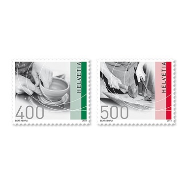 Francobolli Serie «Artigianato tradizionale svizzero» Serie (2 francobolli, valore facciale CHF 9.00), autoadesiva, senza annullo